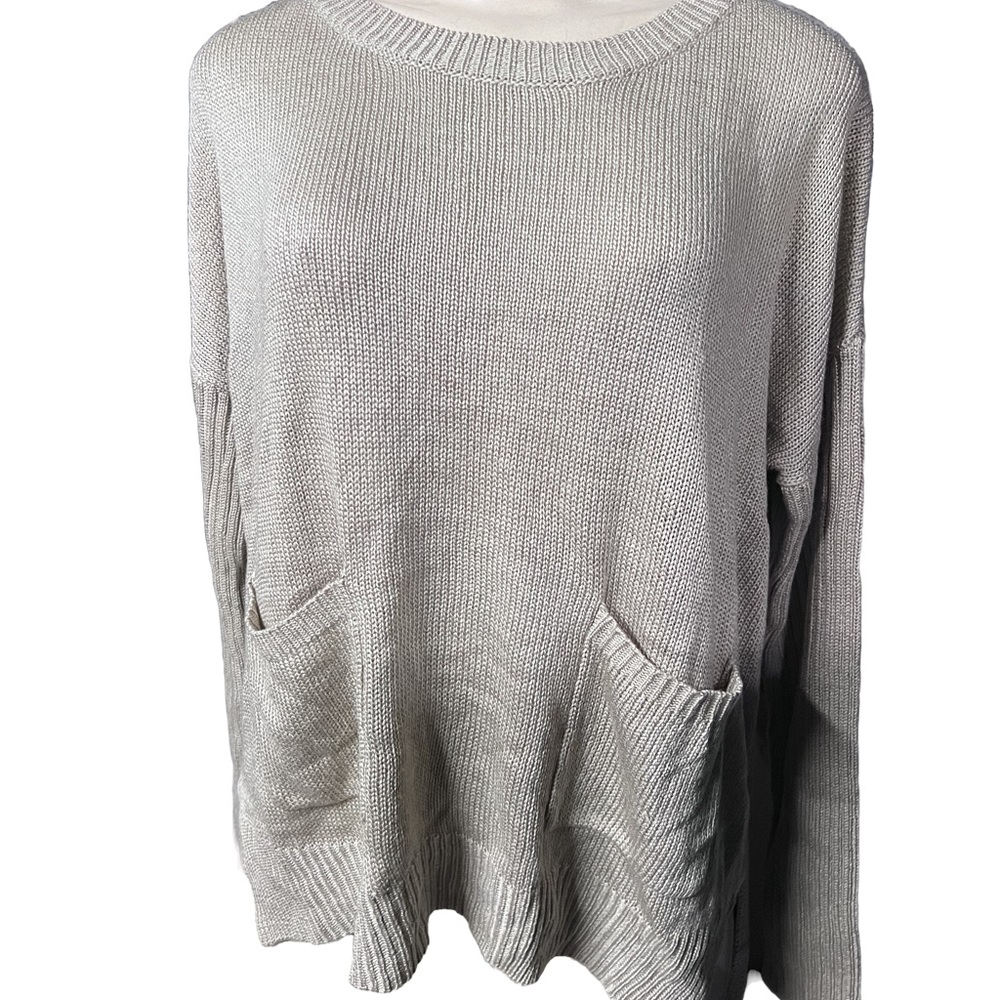 New sweater with pockets and open back
